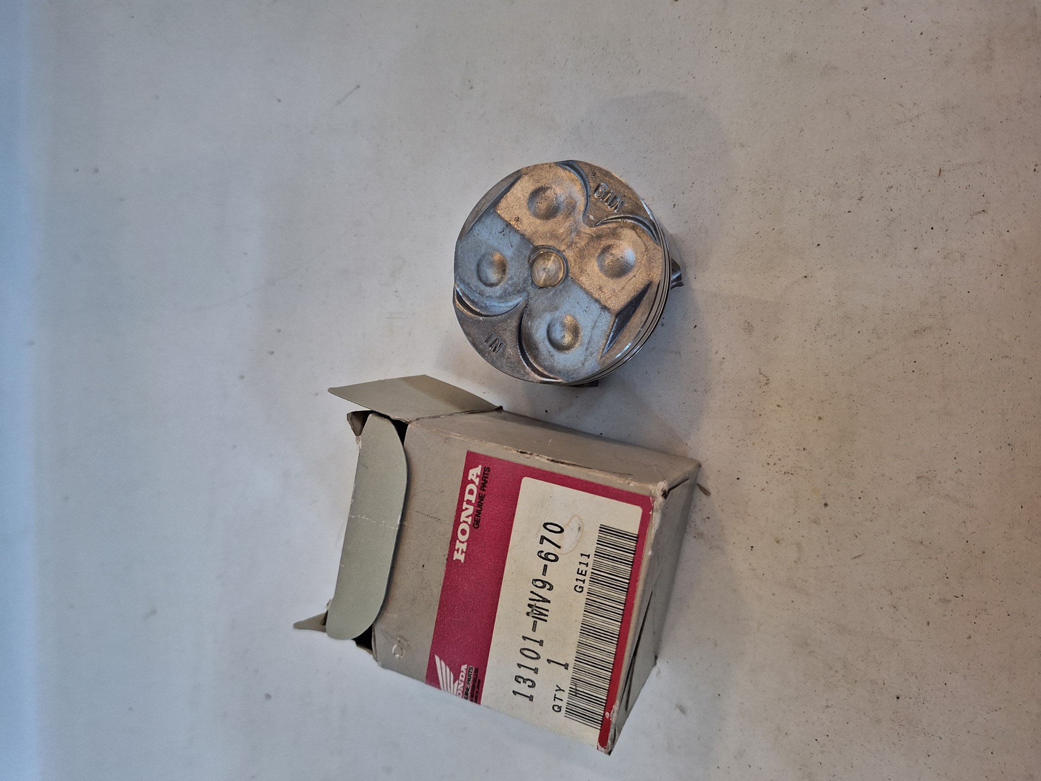 Picture of PISTON  13101-MV9-670